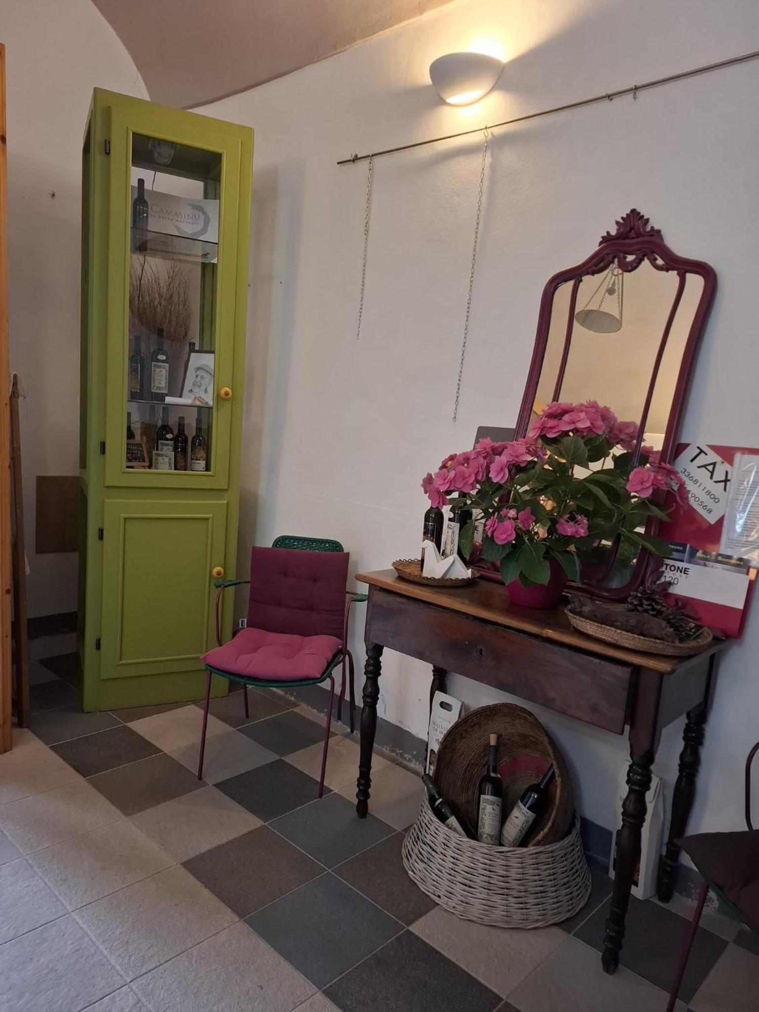 Aghinas Hotel Bosa Eksteriør billede