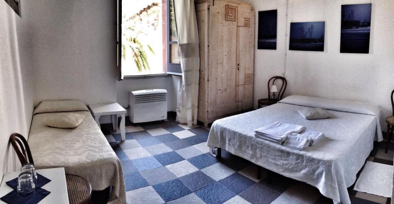 Aghinas Hotel Bosa Eksteriør billede